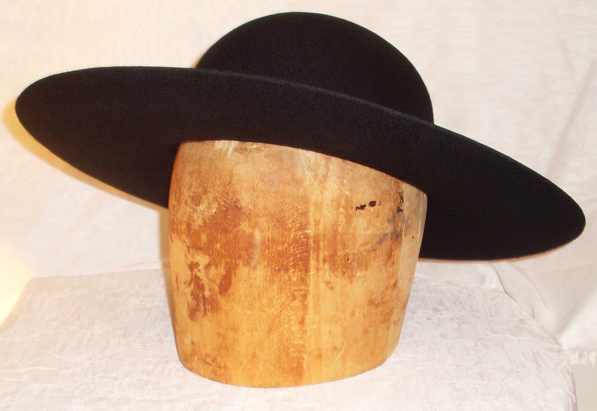 Cavalier Hat Blank from White Pavilion, side view. Choose this hat for living history, medieval, renaissance, pirate, cowboy, steampunk, vampire and many other costumes.