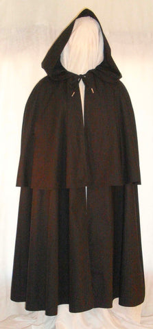 Highwayman Cape by White Pavilion, front view. This double cape is ideal for medieval, Renaissance, colonial, Victorian, Goth and Steampunk costume, and Revolutionary War and French and Indian War reenactors.