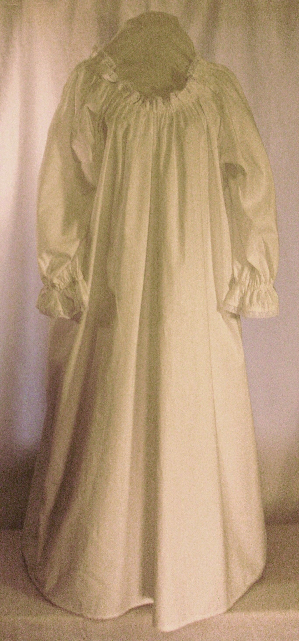 Night gown  Night gown, 18th century chemise, 18th century fashion